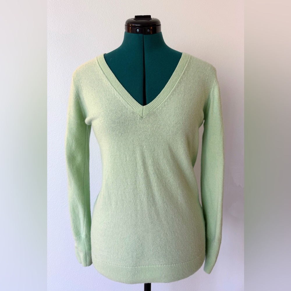 Banana Republic V-Neck Green Sweater Knit Casual